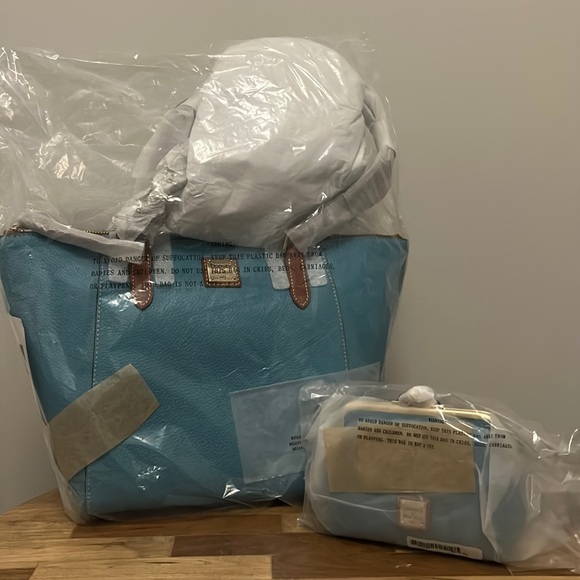 Dooney & Bourke Handbags - Dooney & Burke Maxine Set